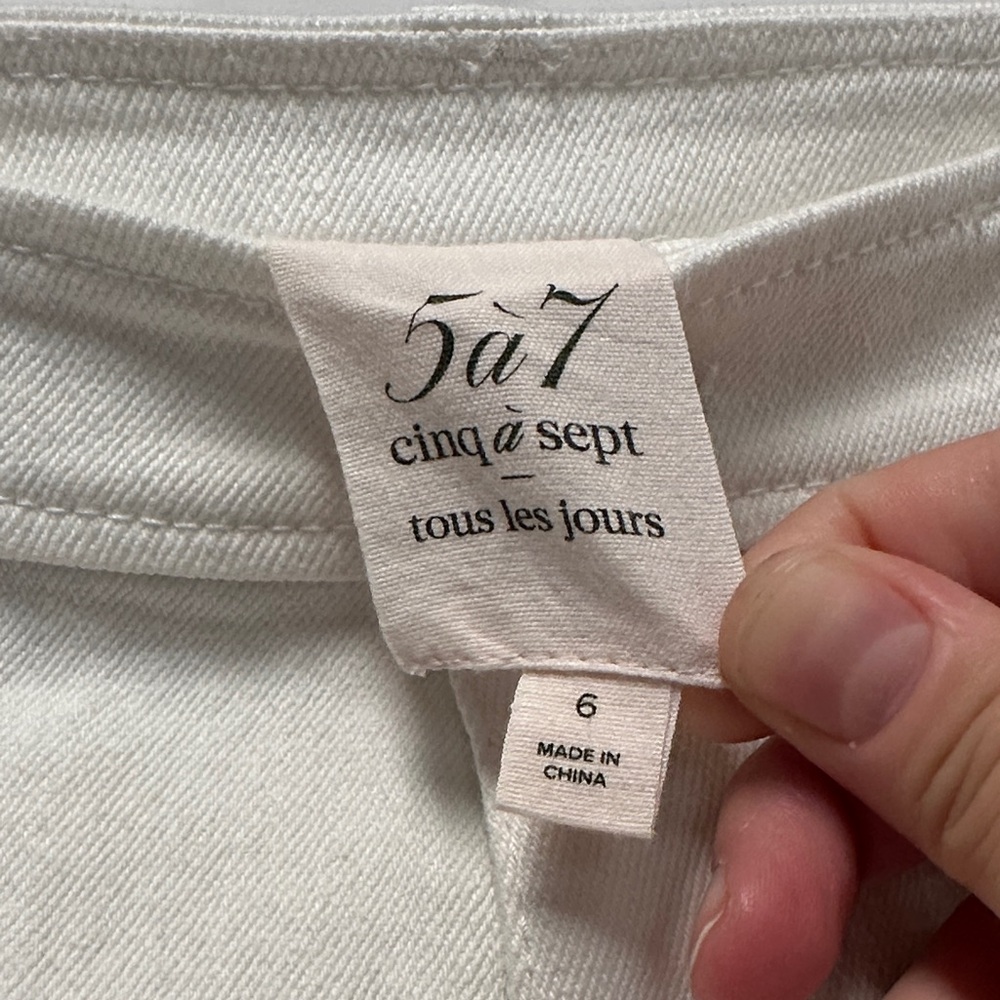 Cinq à Sept White Cargo Shorts - Picture 2 of 5